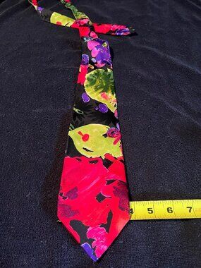 100% SILK MEN'S NECKTIE CARMEL-BY-THE-SEA